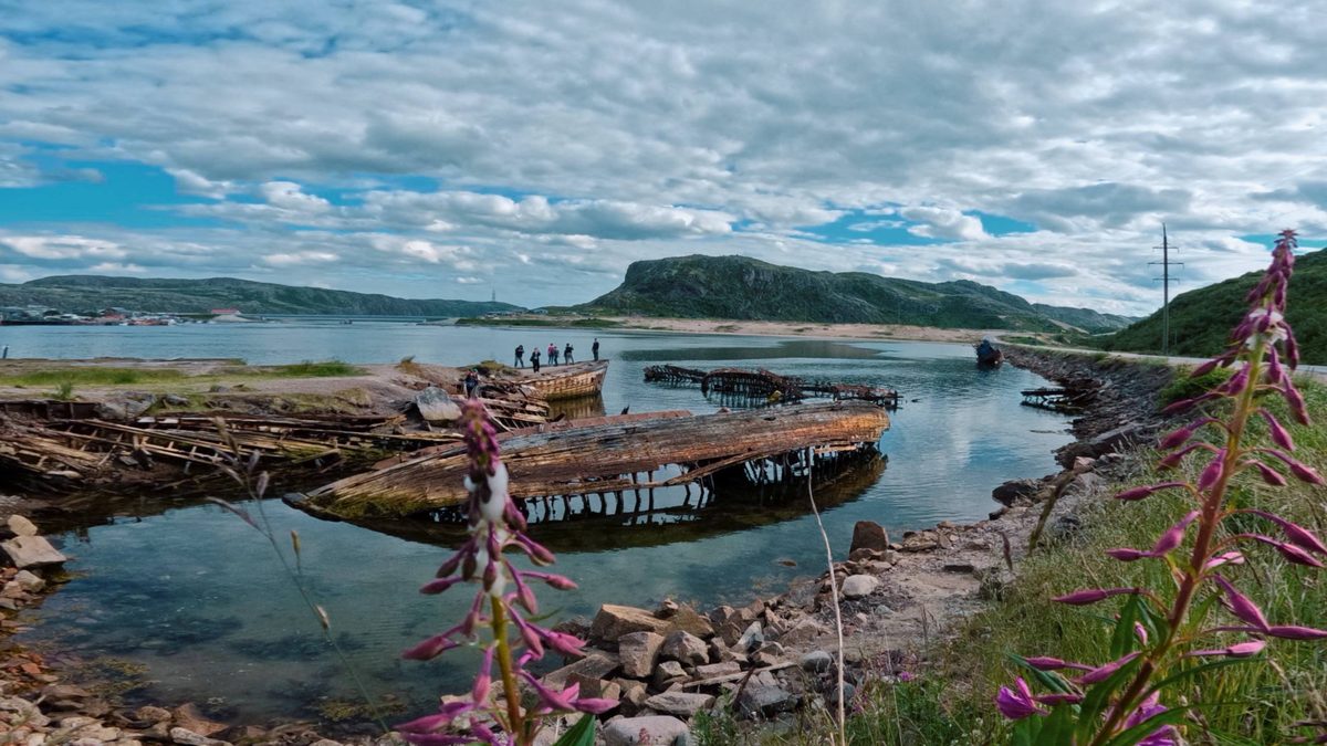 Кладбище кораблей в Териберке